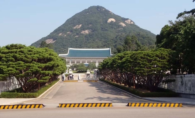 1-1749780918-3112-1749781365 Nhà Xanh, biểu tượng quyền lực của chính phủ Hàn Quốc. Ảnh: Korea Todo