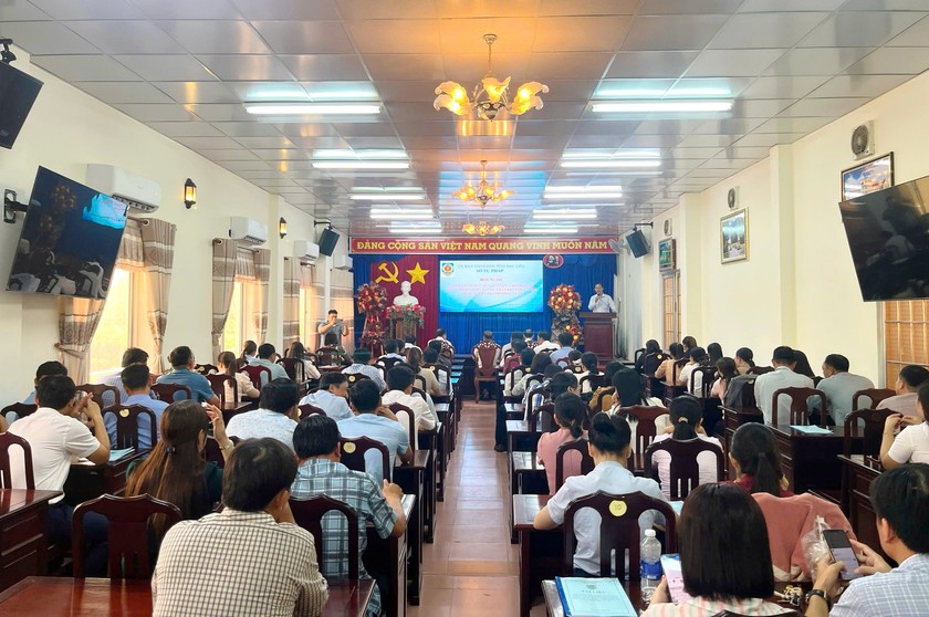 Quang cảnh lễ bế mạc lớp bồi dưỡng tập huấn cho đội ngũ công chức Tư pháp khi tổ chức chính quyền địa phương 2 cấp (lớp tập huấn lần thứ 2).