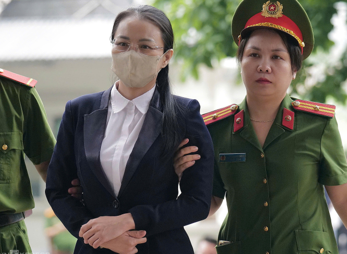 1-jpeg-1750121264-1750121274-1-5396-4260-1750122669 Bị cáo Hương Trần Kiều Dung, cựu phó chủ tịch thường trực HĐQT tập đoàn FLC, sáng 17/6. Ảnh: Ngọc Thành