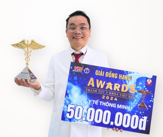 1b-1750344034-5603-1750344776 Đại diện Nha khoa Kim nhận giải thưởng Thành tựu Y khoa Việt Nam 2024 - Y tế Thông minh do Sở Y tế T PHCM chứng nhận. Ảnh: Nha khoa Kim