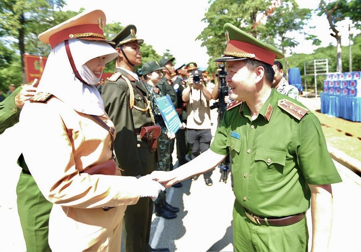 1iul6jb8e3ahhut-17509451397141515667825 diễu binh - Ảnh 1.