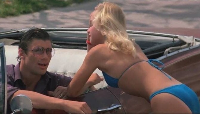 2-1750758092-7361-1750759424 Tammy Lynn Leppert đóng vai cô gái mặc bikini đánh lạc hướng tài xế trong bộ phim kinh điển Scarface năm 1983. Ảnh: Universal Pictures