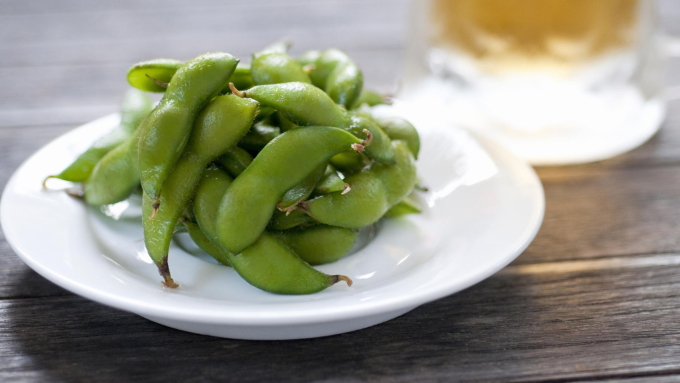2-thumb-1920x1080-4541-1751164-3915-8607-1751164925 Đậu edamame thường được phục vụ làm món khai vị bắt buộc. Ảnh: Japankuru