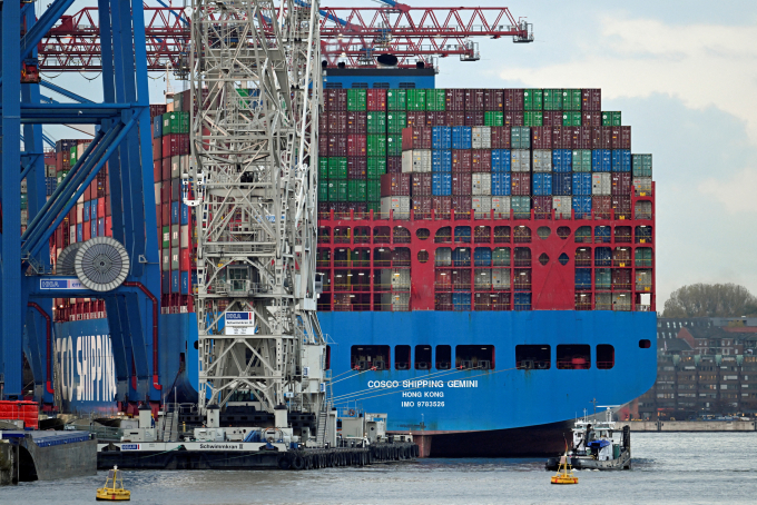 2022-10-25t000000z-364620056-r-1583-9685-1749569331 Một chiếc tàu container tại cảng Hamburg, Đức ngày 25/10/2022. Ảnh: Reuters