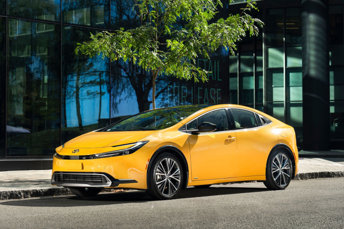 2024-toyota-prius-limited-5-jp-8201-7114-1749781732 Mẫu hybrid bán chạy Prius của Toyota. Ảnh: Toyota
