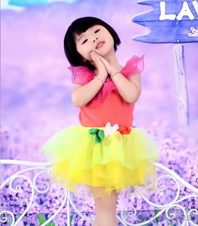 2302486ff1b31c2f9726a94492b2c9-9232-2429-1748861191 Cô bé Lưu Tư Kỳ trong ảnh mẹ ruột chia sẻ trên trang cá nhân. Ảnh: Weibo