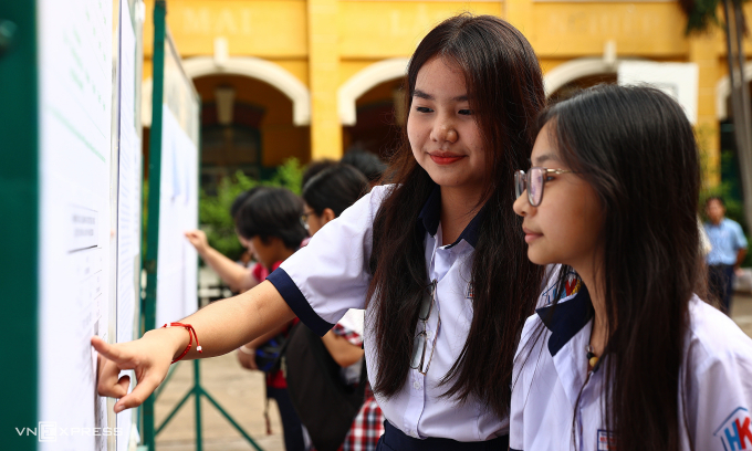 233a1393-1-1750410331-17504109-6242-5700-1750411190 Thí sinh dự thi lớp 10 công lập TP HCM tại điểm thi THPT Trưng Vương, quận 1, tháng 6/2025. Ảnh: Quỳnh Trần