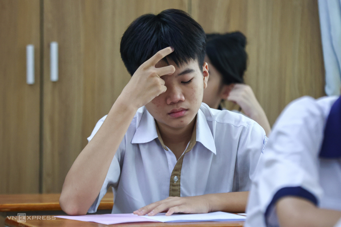233a2584-1750948713-2485-1750948940 Thí sinh thi lớp 10 công lập TP HCM, tại THCS Hoa Lư (TP Thủ Đức), tháng 6/2025. Ảnh: Quỳnh Trần