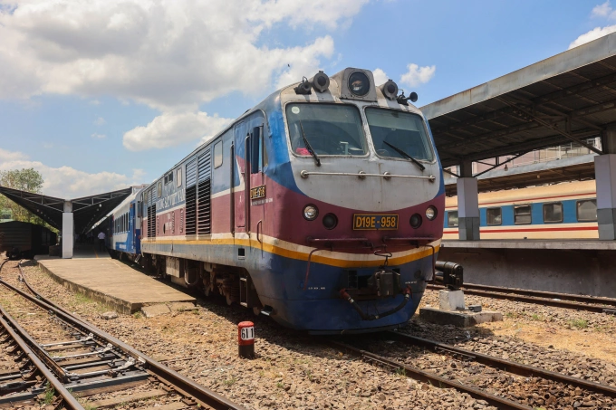 233a3665-3024-1743584597-17496-6262-9927-1749615703 Tàu Thống Nhất tại ga Sài Gòn. Ảnh: Quỳnh Trần.