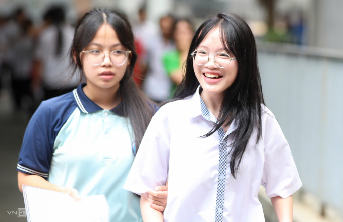 2373d24cd48c60d2399d-174926862-4525-3631-1749268914 Thí sinh sau khi thi xong môn Ngữ văn vào lớp 10, ngày 7/6. Ảnh: Tùng Đinh