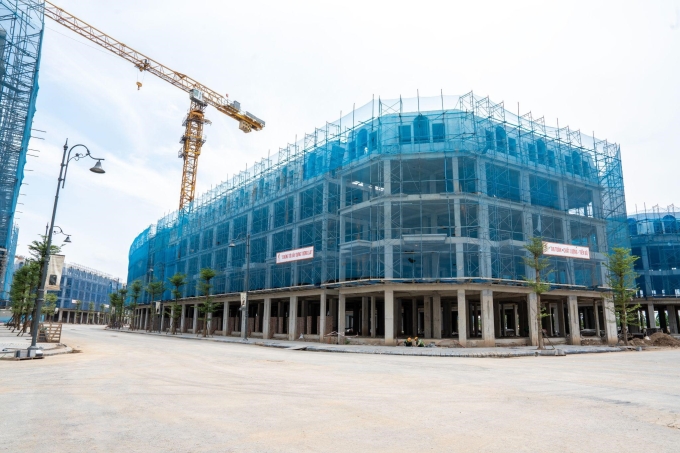 3-1750649781-6385-1750649999 Nhiều dãy nhà phố tại dự án đã cất nóc, thuận tiện đưa vào khai thác. Ảnh: Sunshine Group