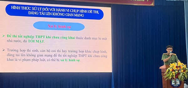 Lãnh đạo Phòng An ninh mạng và phòng, chống tội phạm sử dụng công nghệ cao – Công an tỉnh Lâm Đồng thông tin tại hội nghị.