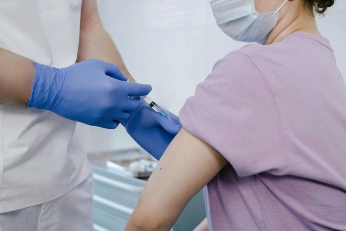 54f6f672-7bf2-4963-b985-f13ba8-2708-2442-1750396787 Tiêm vaccine cúm là giải pháp tạo miễn dịch, hạn chế mang virus và phát tán cho người khác. Ảnh: Pexels