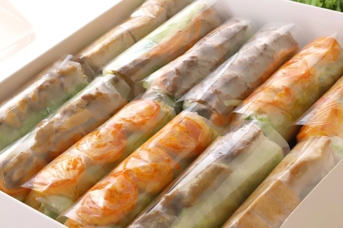 5a2d604228c69c98c5d7-174962786-6567-1772-1749628068 Gỏi cuốn Việt được biến tấu với nhiều loại nhân khi du nhập sang Mỹ. Ảnh: NVCC