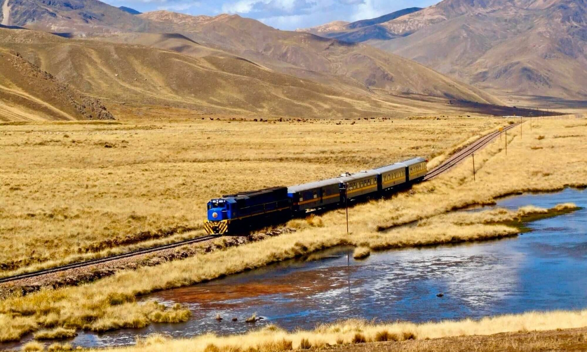67b1f101420a84dbb68fbd10-lake-titicaca-train-before-julaica-1750326469-1750327036-1750327060