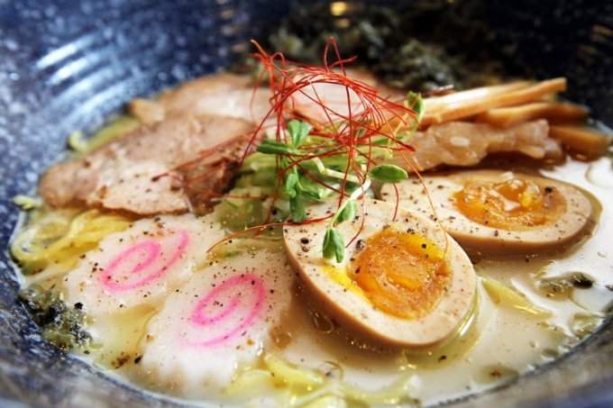 7616f5d6-8900-466d-937a-9e379b-2934-3665-1749005375 Một bát ramen với thịt lợn và trứng. Ảnh: May Tse