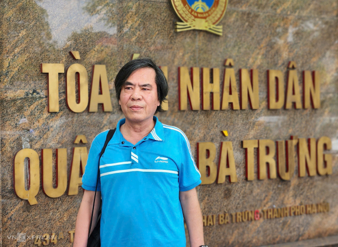 8e38902ae24955170c58-175022488-4793-2830-1750228676 Nguyên đơn Dương Thế Hảo tại TAND quận Hai Bà Trưng, ngày 18/6. Ảnh: Thanh Lam