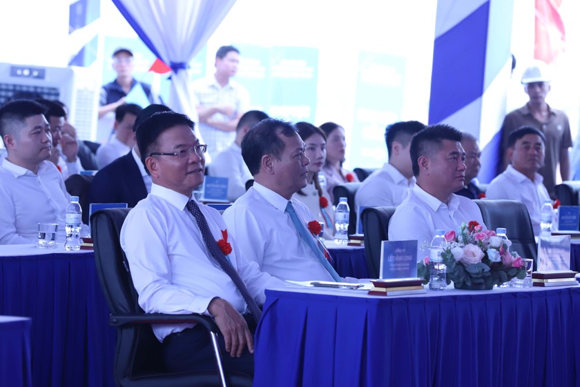 Phó Thủ tướng Chính phủ Lê Thành Long cùng lãnh đạo các bộ, ngành và chính quyền địa phương tham dự
