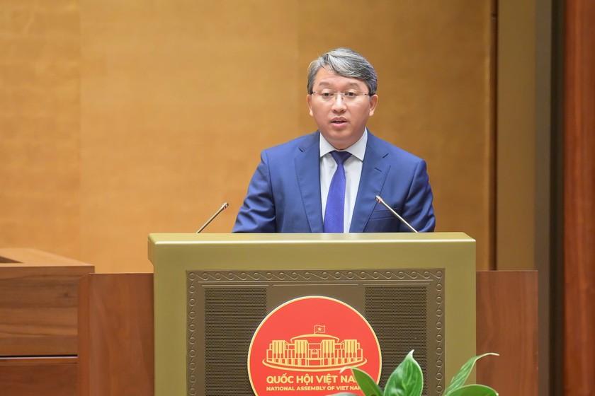 Bộ trưởng Bộ Tư pháp Nguyễn Hải Ninh phát biểu tiếp thu, giải trình ý kiến đại biểu nêu tại phiên họp.
