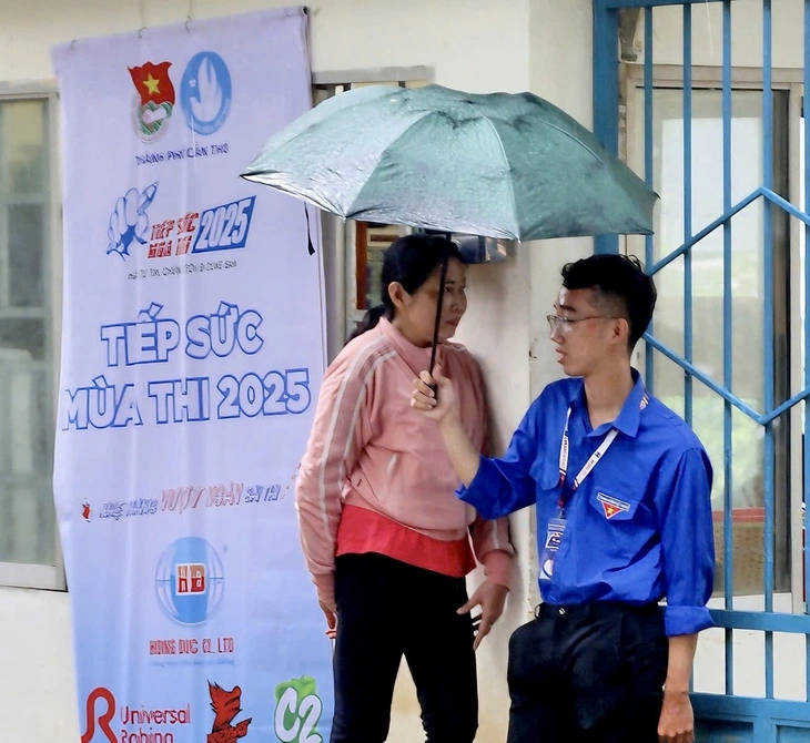 anh3-17509066775551976714998 tốt nghiệp - Ảnh 2.