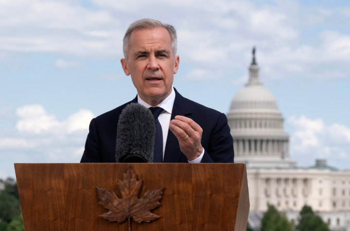 ap25126737226926-7019-1751254452 Thủ tướng Canada Mark Carney họp báo tại đại sứ quán của Ottawa ở Washington ngày 6/5. Ảnh: AP