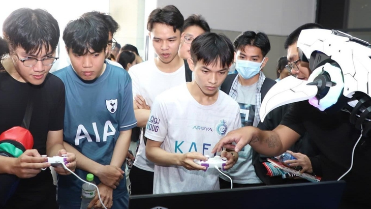 base64-1749482614995783220784 Đón sóng nhân lực chất lượng cao: Bỏ việc lương cao đi học lại - Ảnh 2.