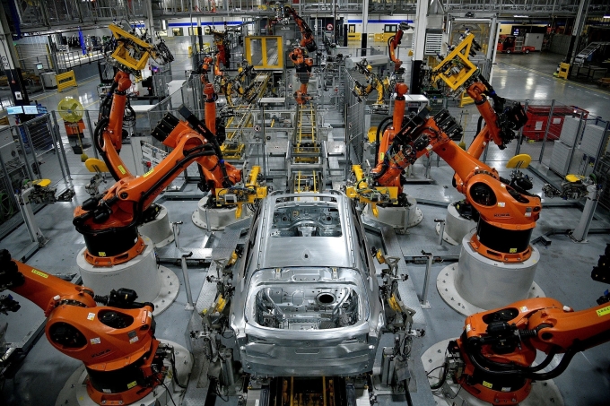 bmw-usa-1750844548-9986-1750844573 Bên trong một nhà máy của BMW tại South Carolina (Mỹ). Ảnh: Reuters