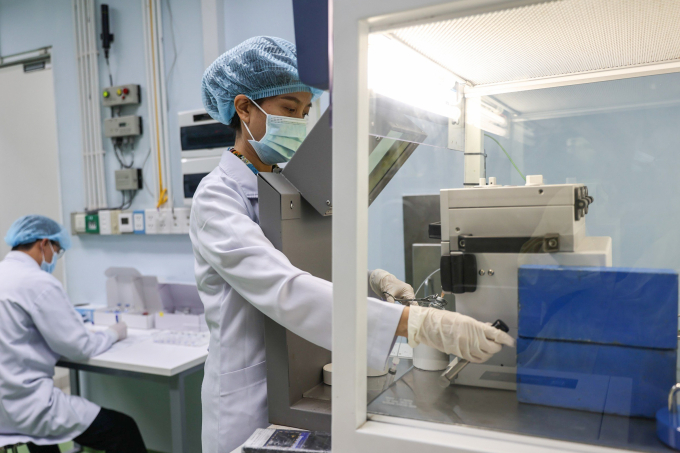 bv-9-jpg-3795-1750650150 Pha chế thuốc phóng xạ tại Khoa Y học hạt nhân, Bệnh viện Chợ Rẫy, năm 2023. Ảnh: Quỳnh Trần