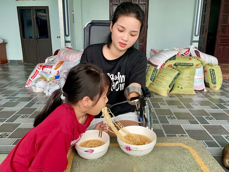 chi-nga1-17508245074671937286620 tay chân - Ảnh 2.