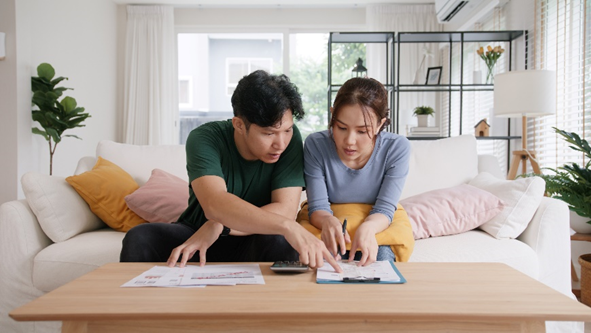 dai-ichi-2-1750244264-2778-1750244410 Nhiều người bối rối với việc cân đối tài chính và lo lắng về những rủi ro y tế. Ảnh: Dai-ichi Life Việt Nam