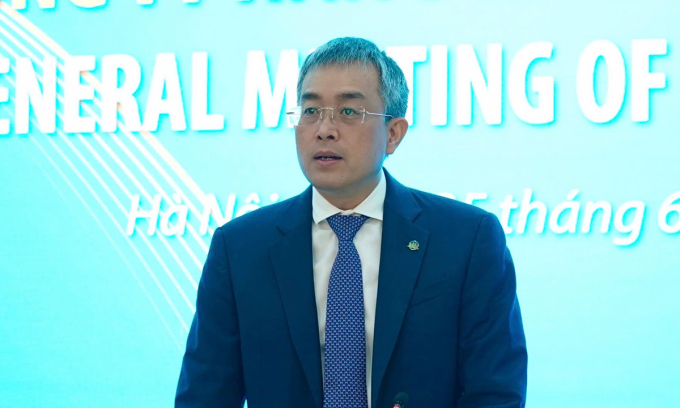 dang-ngoc-hoa-1750833664-3880-1750833780 Chủ tịch HĐQT Vietnam Airlines Đặng Ngọc Hoà trả lời cổ đông tại phiên họp sáng 25/6. Ảnh: VNA