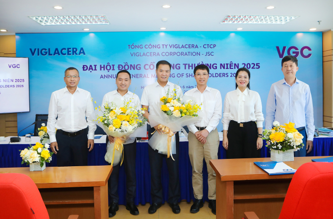 dhdcd-vgc-2025-jpg-1749635789-2533-4063-1749636082 HĐQT Viglacera nhiệm kỳ 2024.2029. Ông Trần Mạnh Hữu đứng thứ 3 từ trái sang). Ảnh: Viglacera