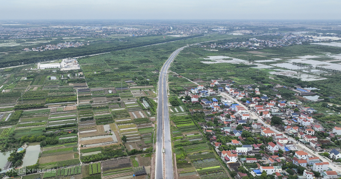 dji-0546-jpg-1751245196-175124-1961-3817-1751245867 Một đoạn đường liên kết vùng Hà Nội - Hưng Yên nhìn từ trên cao. Ảnh: Phạm Chiểu