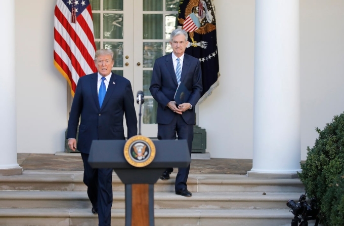 donald-trump-1750909965-1441-1750910258 Tổng thống Mỹ Donald Trump và Chủ tịch Fed Jerome Powell năm 2017. Ảnh: Reuters