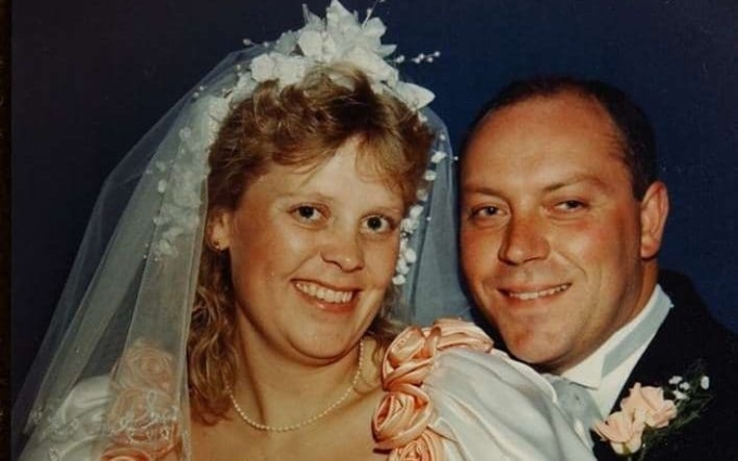 download-1-1748952658-7415-1748953253 Vợ chồng Andrew - Debbie Griggs kết hôn năm 1990. Ảnh: Telegraph