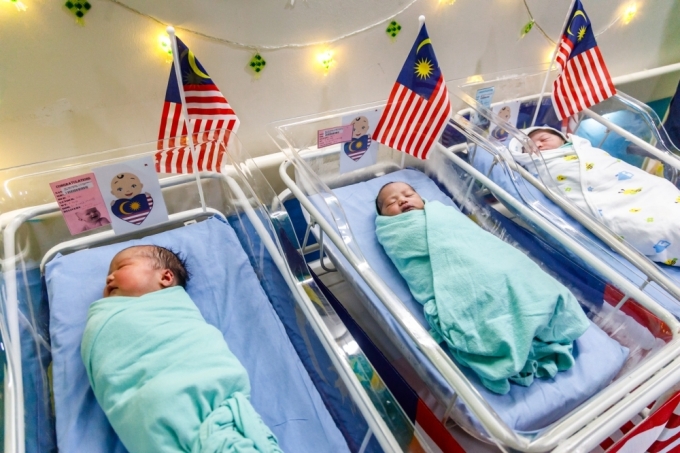 download-36-jpeg-1749611873-7213-1749611986 Các em bé mới sinh tại một bệnh viện ở Malaysia. Ảnh: Firdaus Latif