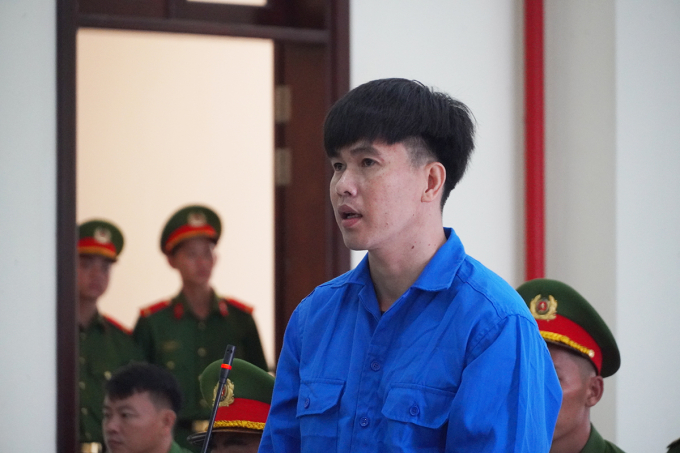 dsc06304-copy-1749608064-7789-1749613744 Phạm Trung Hiếu, kẻ cầm đầu đường dây buôn bán hơn 50 kg ma túy, trình bày tại phiên xử. Ảnh: Nam An