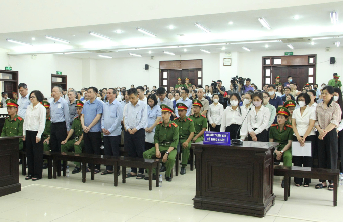 e53cc3abf0fb47a51eea-175026067-1407-6027-1750301011 Các bị cáo tại tòa phúc thẩm. Ảnh: Danh Lam