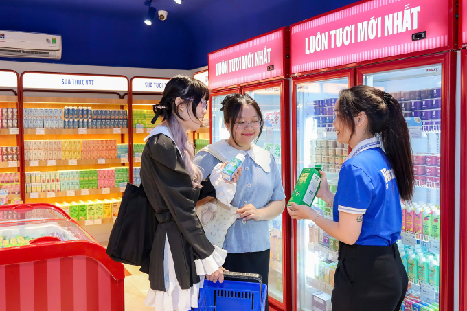 ea8c0603356c8232db7d-175024036-9749-4060-1750240656 Người trẻ chọn dùng các sản phẩm của Vinamilk. Ảnh: Nguyên Phương