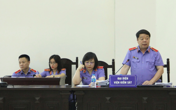 f4a2bc818fd1388f61c0-1-1750260-1565-6656-1750301011 Đại diện VKSND cấp cao nêu quan điểm về vụ án. Ảnh: Danh Lam
