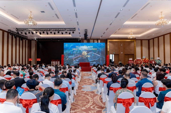 gan-500-khach-tham-du-su-kien-2171-2082-1750295894 Sự kiện mở bán Hồng Hạc City vào trung tuần tháng 6 thu hút gần 500 khách hàng tại Hà Nội và TP HCM. Ảnh: Phú Mỹ Hưng