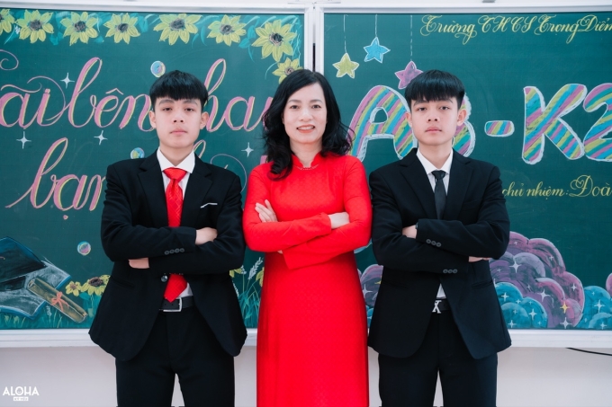 hai-nam-sinh-cung-co-giao-bui-2802-6426-1750731767 Hai nam sinh cùng cô giáo Bùi Thị Kim Oanh. Ảnh: Nhân vật cung cấp