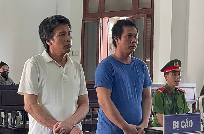 haiduy-1750048285-1750048336-1-4214-6302-1750048391 Lê Hải (trái) và Phạm Phú Hoàng Duy tại phiên tòa sáng nay. Ảnh: Thế Minh