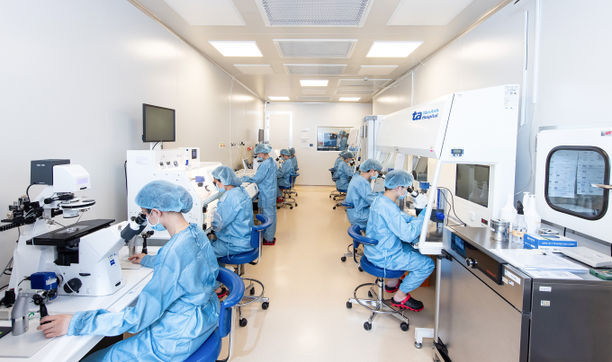 hi-nh-8-he-tho-ng-pho-ng-labo-1917-4313-1750417535 Hệ thống phòng lab-trong-lab tiêu chuẩn siêu sạch ISO 5 tại IVF Tâm Anh. Ảnh: Nguyễn Thắng