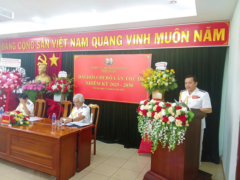 Đồng chí Đào Trọng Giáp - Bí thư Chi bộ, Cục trưởng Cục THADS tỉnh Gia Lai khai mạc Đại hội. Ảnh: Ngọc Huy