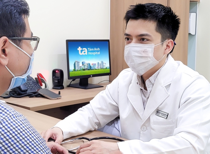 hinh-bs-tam-anh-kham-cho-benh-2791-4898-1749695425 Bác sĩ Thủy khám cho người bệnh tại phòng khám Đa khoa Tâm Anh Quận 7. Ảnh minh họa: Ngọc Châu