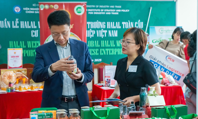 hla-2906-jpeg-1750845237-17508-8273-5368-1750845628 Một số sản phẩm có chứng nhận Halal trưng bày tại sự kiện ngày 25/6. Ảnh: Viện Nghiên cứu Chiến lược, Chính sách Công Thương
