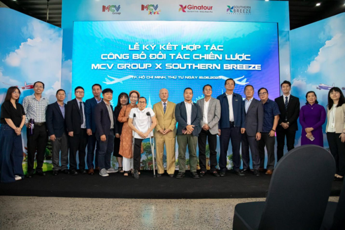 image-550238325-extractword-0-6846-1791-1750471752 Đại diện các bên có mặt tại lễ ký kết. Ảnh: Ginatour