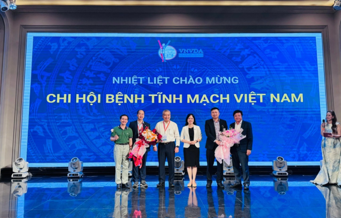 image-598913282-extractword-4-6225-5547-1750131225 Lễ ra mắt Chi hội Tĩnh mạch trực thuộc Hội Bệnh Mạch máu Việt Nam ngay tại Hội nghị khoa học toàn quốc thường niên lần thứ IV, tổ chức tại TP Huế, ngày 6-7/6. Ảnh: Ban tổ chức
