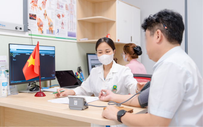 image-extractword-2-out-8586-1750664622-1 Sức khỏe bệnh nhân ổn định sau bơm xi măng sinh học. Ảnh: Bệnh viện Đa khoa Hồng Ngọc